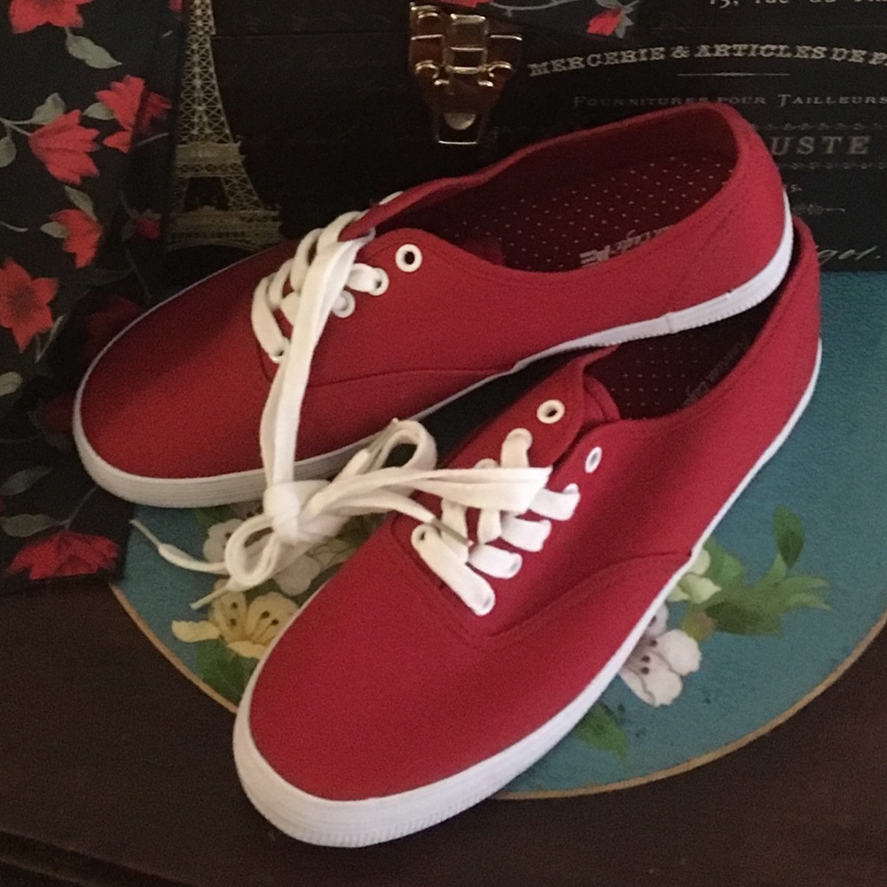 AE new red tennis shoes